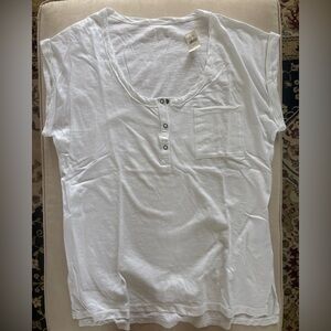 NWT Aerie Woman’s white short sleeved crew neck button down Tshirt (XS)